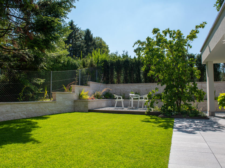 Einfamilienhaus mit grosser Gartenanlage Besl Bischoff Gartenbau und
